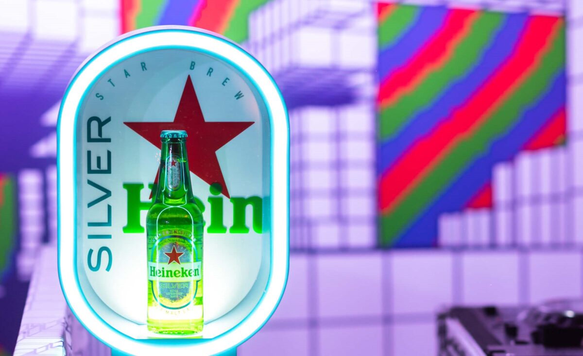 Η νέα Heineken®Silver «βγαίνει» από το Metaverse και προσγειώνεται.. In Real Life!