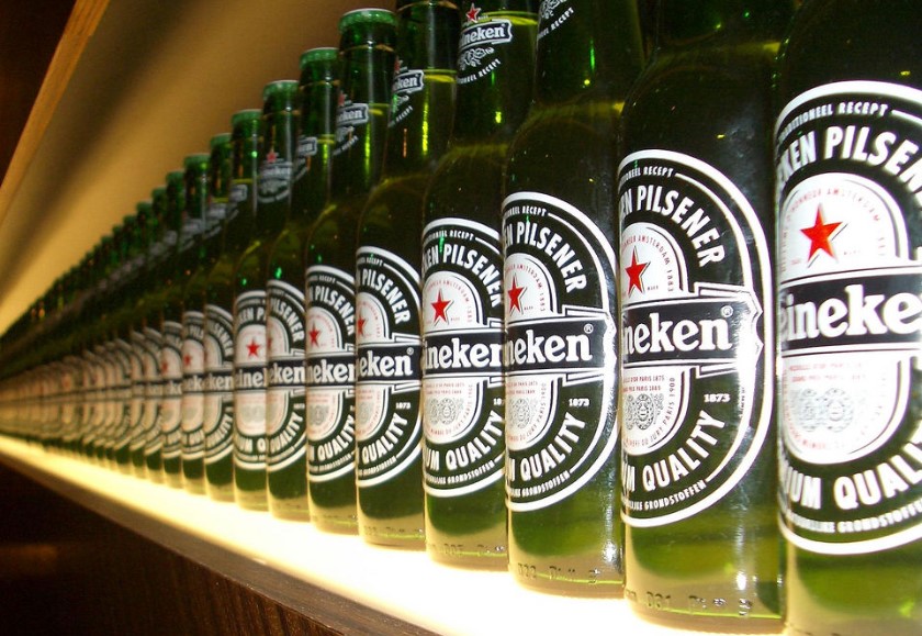 Heineken: Γιατί χρηματοδοτεί την επαναλειτουργία πάνω από 60 πάμπ στη Βρετανία