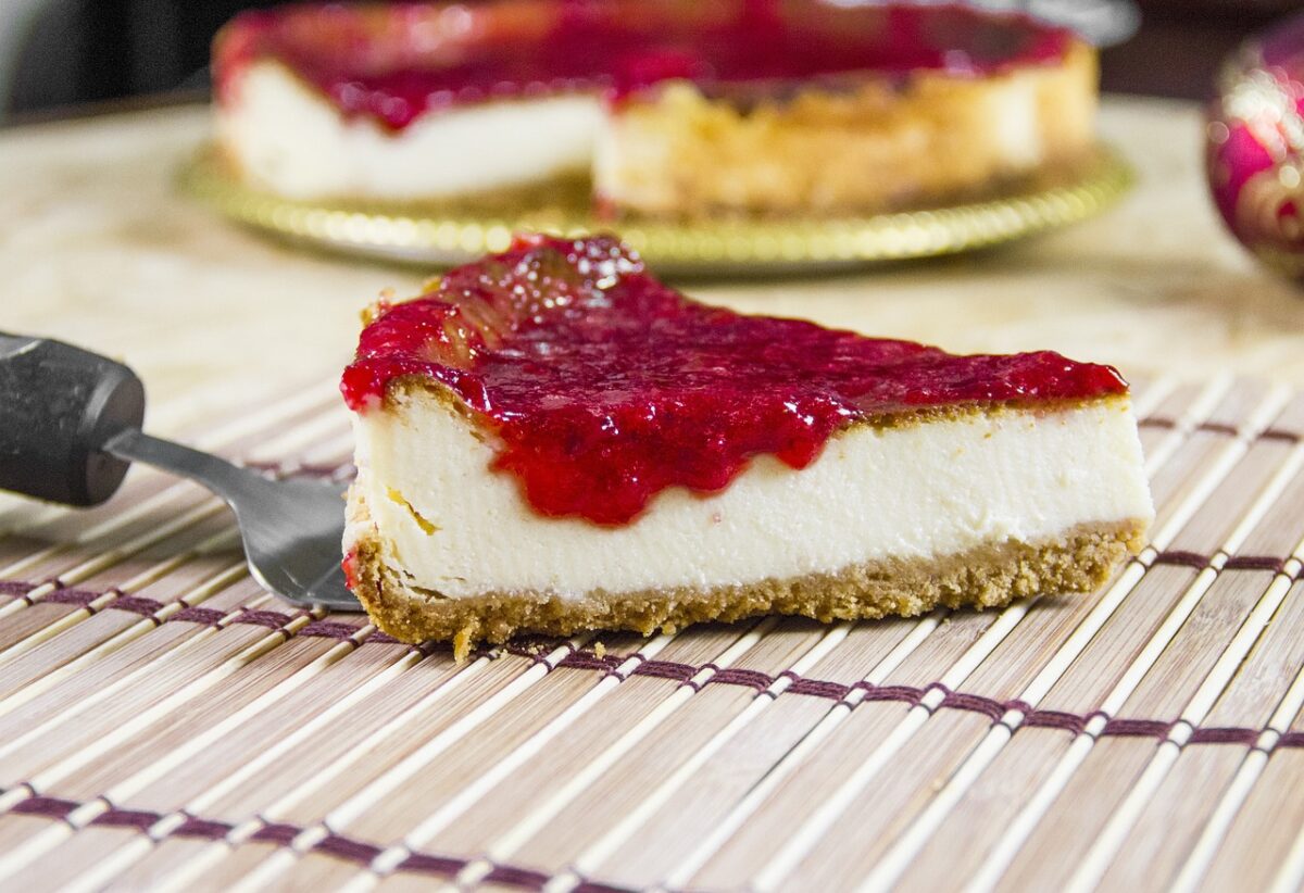 Συνταγή: Εύκολο και light cheesecake φράουλα χωρίς ζάχαρη