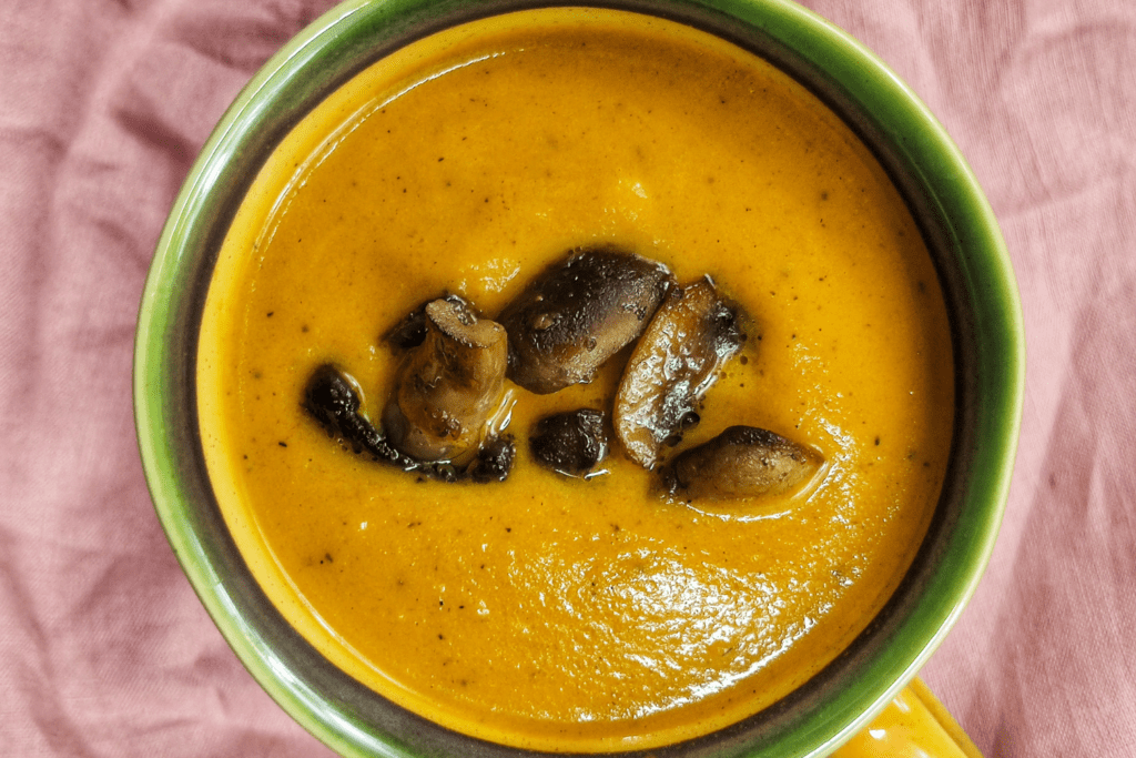 Συνταγή: Σούπα καρότου με μανιτάρια – Ελαφριά, με τέλεια γεύση