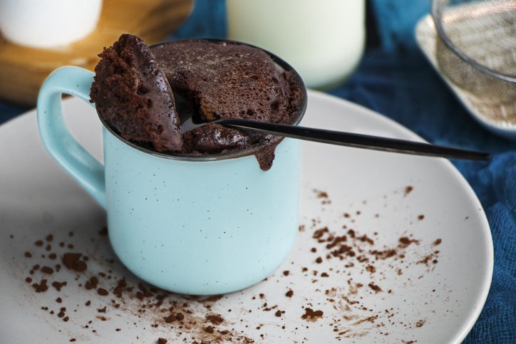 Συνταγή: Κέικ σοκολάτας στo φλιτζάνι – Ετοιμο σε 5 λεπτά, με ελάχιστες θερμίδες